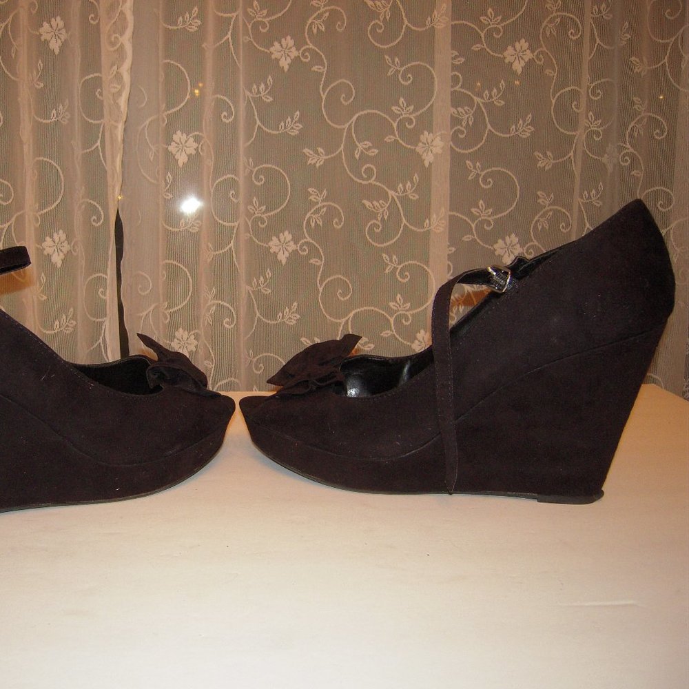 Open Toe Suede wedges